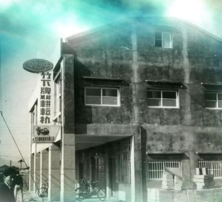 站在台灣農業的浪頭
與農民站在同⼀⽅
幫助台灣農業解決問題